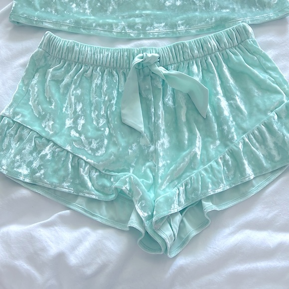 Velvet Night Set - Picture 2 of 5